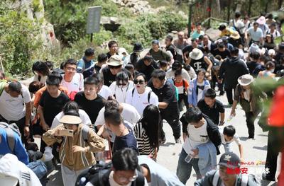 中秋国庆"双节"假期第二天 泰安纳入统计的景区景点共接待游客21.87万人次